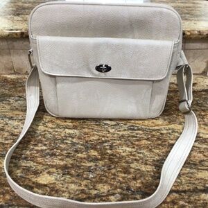 Vintage Royal Travelers Medalist  overnight bag. Great shape for her age